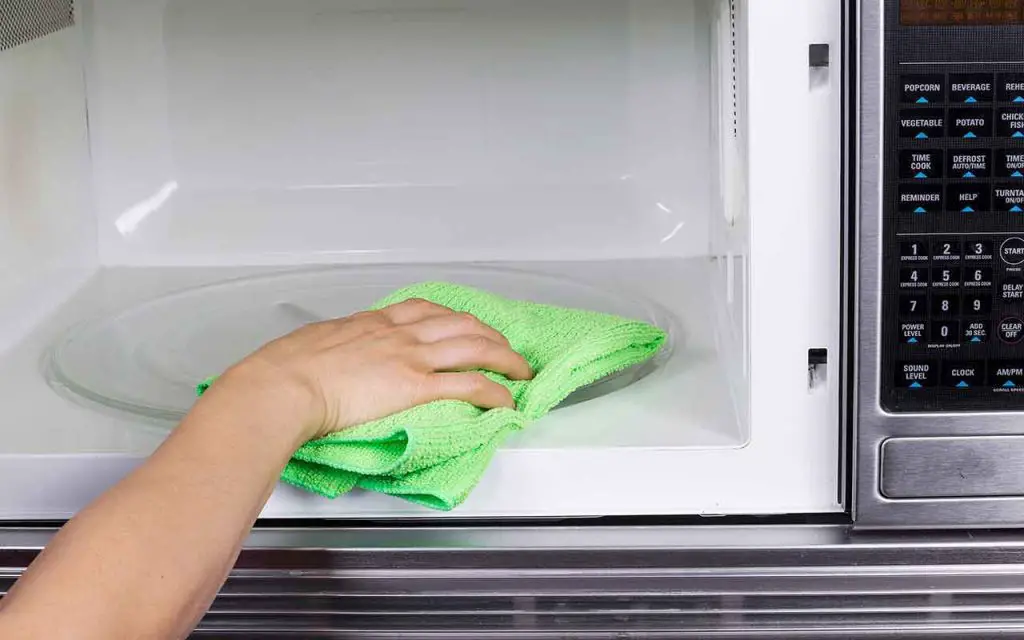 Limpiar el microondas: aquí tienes algunos trucos de la abuela para resultados sorprendentes – Mis Consejos Jardinería