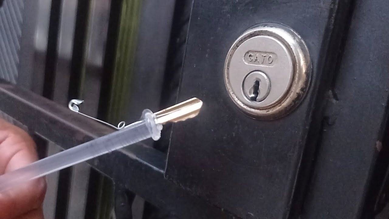 Llave rota atrapada en la cerradura
