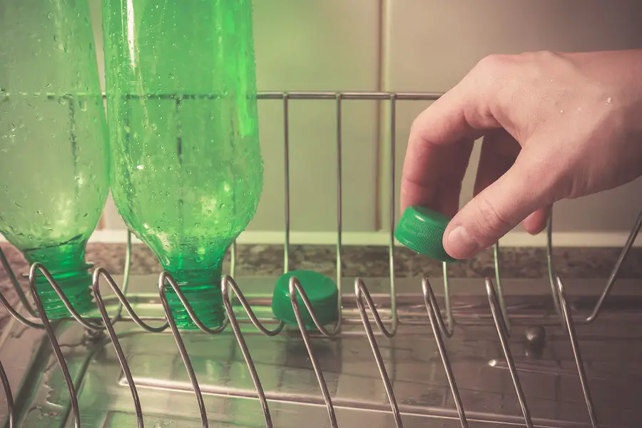 Los peligros de reutilizar botellas de plástico – Mis Consejos Jardinería