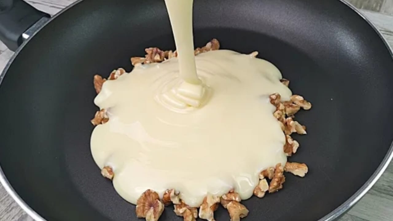 Nueces y leche condensada