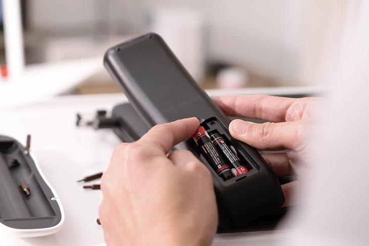 Comprobar las pilas del mando a distancia