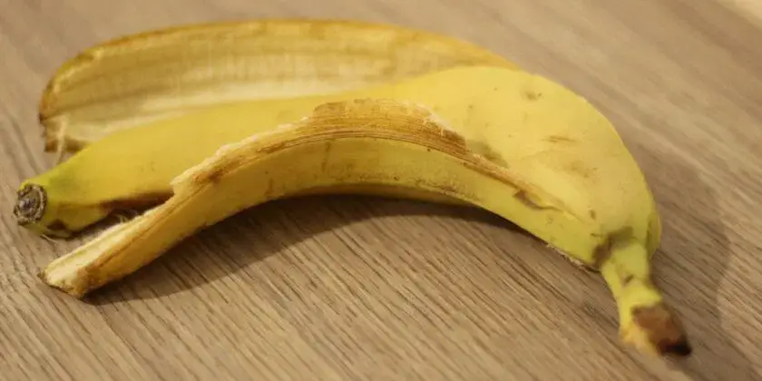 Nunca tires la cáscara de plátano: esto es lo que puedes limpiar en ella sin coste alguno ¡y nunca te lo esperabas! – Mis Consejos Jardinería