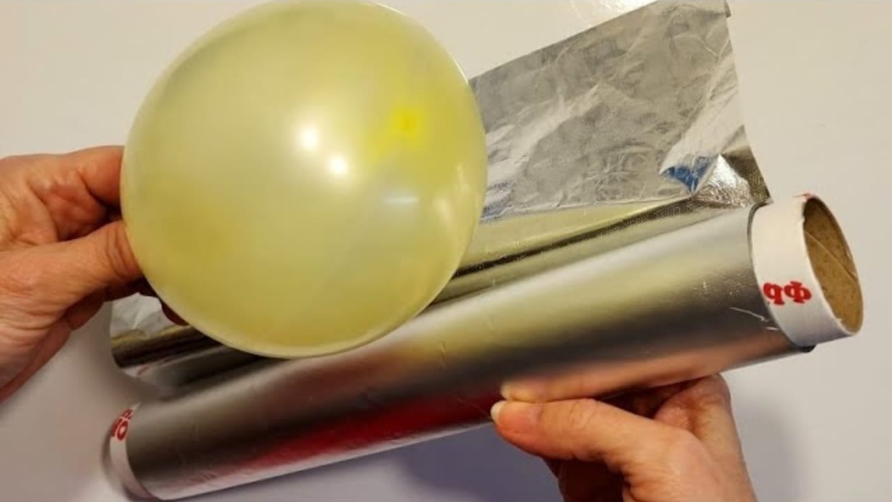Globo y papel de aluminio