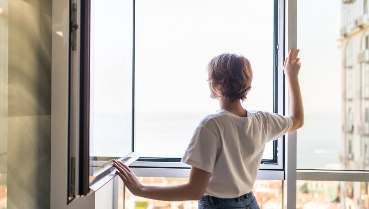 Young abre la ventana