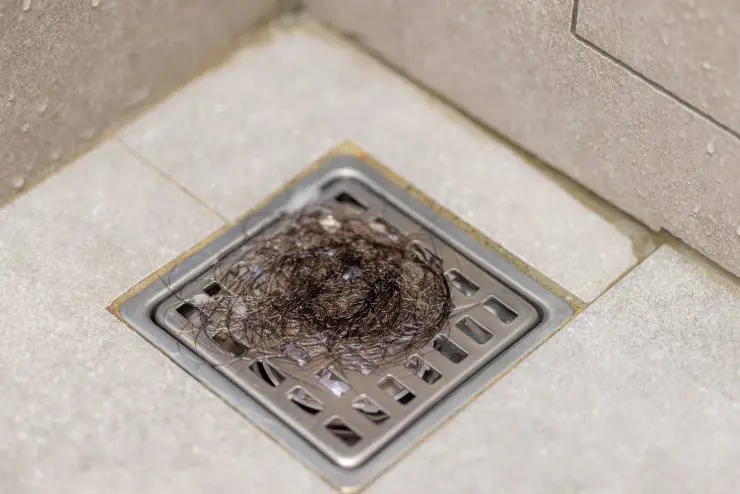 Pelo en el desagüe de la ducha: el truco infalible para eliminarlo – Mis Consejos Jardinería