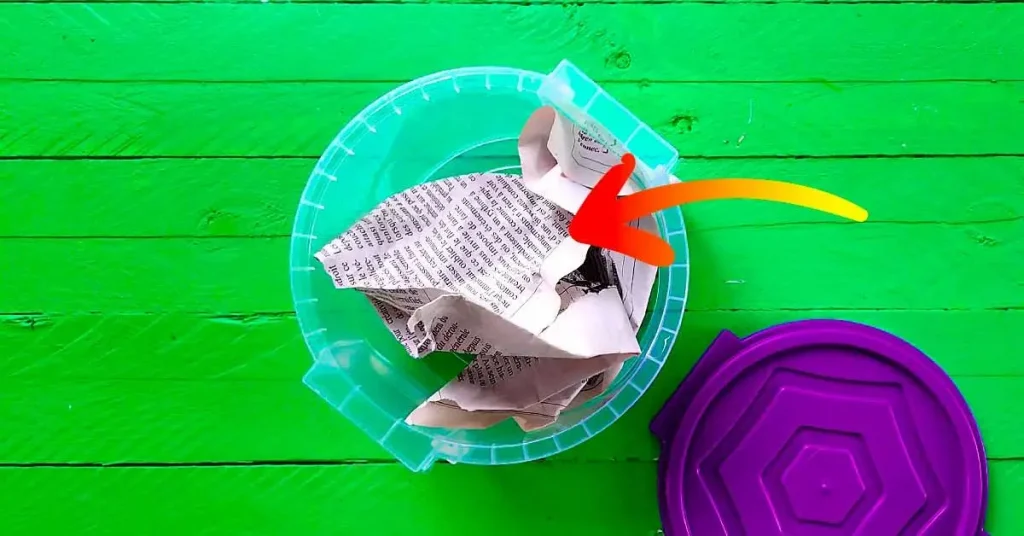 Ponga el periódico en cajas de plástico durante la noche: se librará de un problema común – Mis Consejos Jardinería