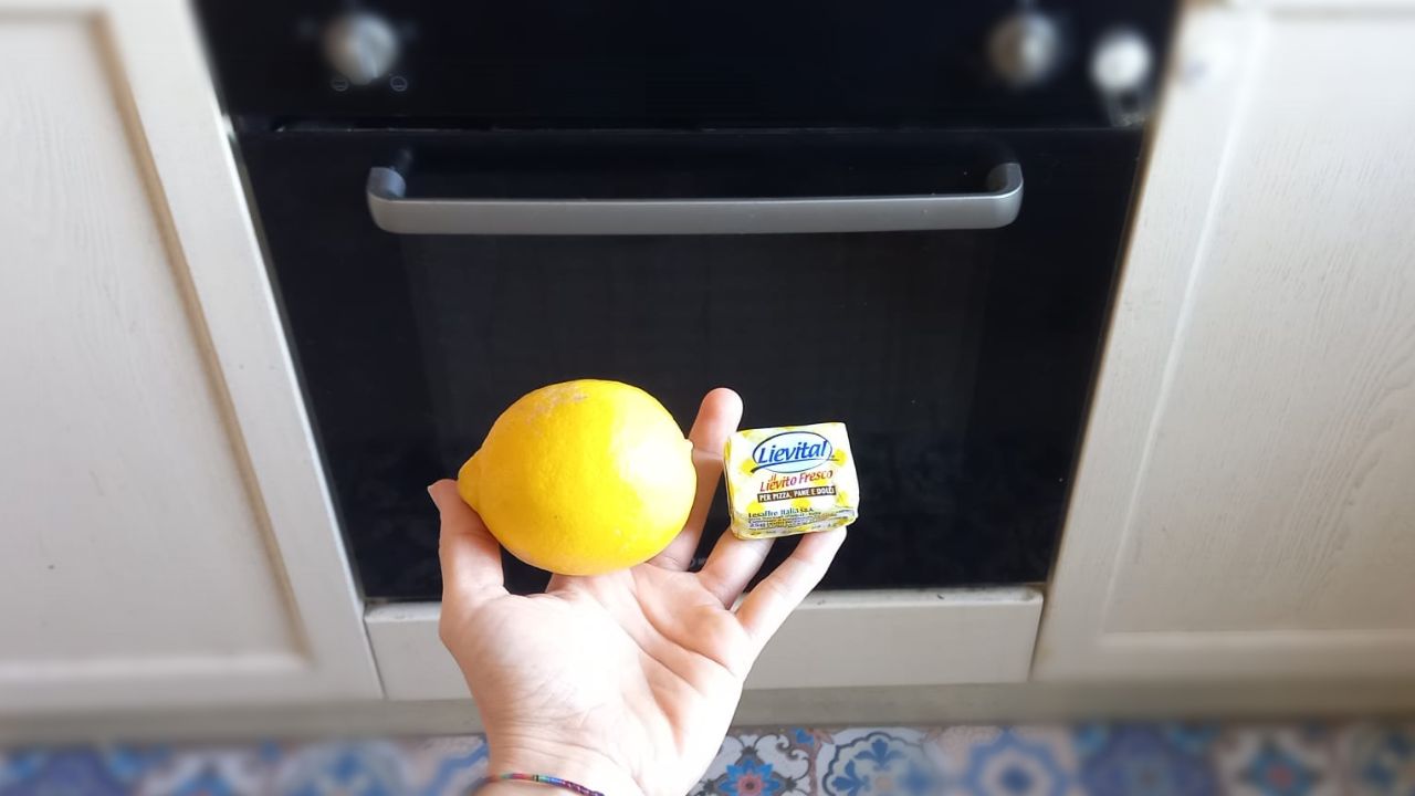 Levadura y limón en el horno.