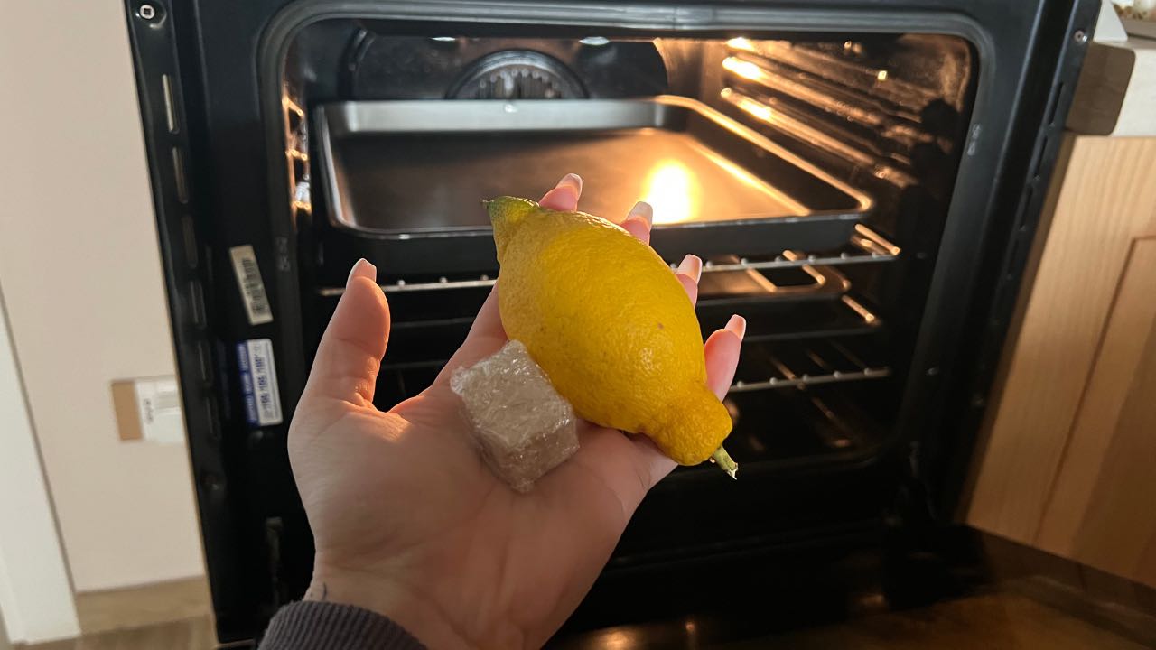 Levadura fresca y limón en el horno.