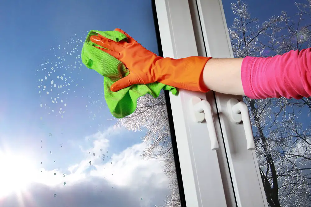 Solo aplica este truco para limpiar las ventanas y evitar la condensación matutina. – Mis Consejos Jardinería