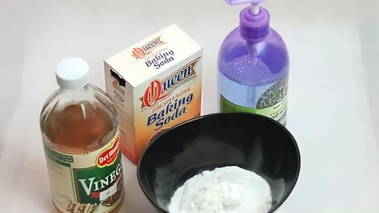 Vinagre, detergente y bicarbonato de sodio