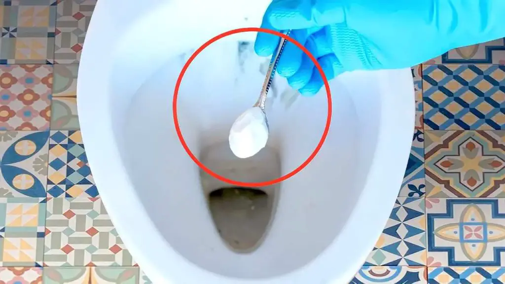 WC atascado, no llames al fontanero: con un puñado basta | Resolver el problema