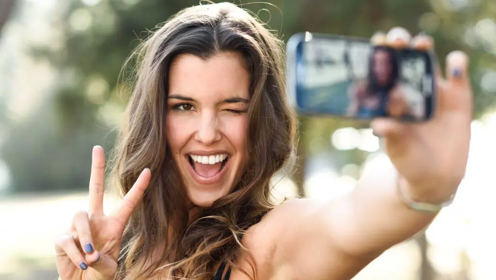 ¿Cómo tomar tus selfies y hacer que se vean profesionales? – Mis Consejos Jardinería