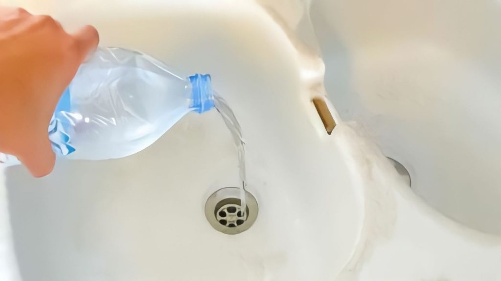 ¿Desagüe obstruido? El método de la botella para desatascar el fregadero en tan solo 5 segundos – Mis Consejos Jardinería