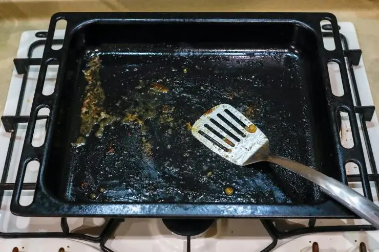 ¿Sartén de horno sucia? ¡Con este truco quedará como nuevo! – Mis Consejos Jardinería