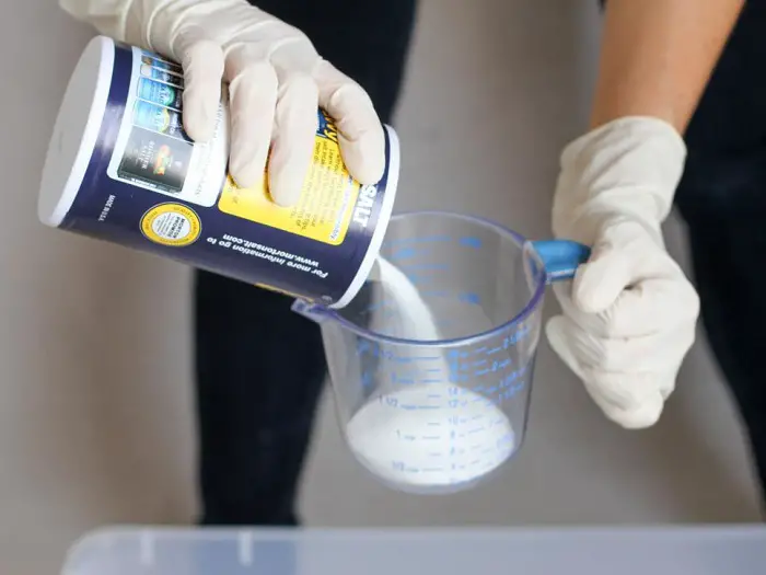 Gracias a este remedio natural podrás hacer que los azulejos del baño y la cocina vuelvan a brillar con un desengrasante casero