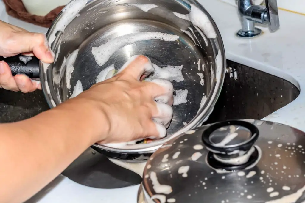 Remedios fáciles para limpiar y pulir charolas de aluminio – Mis Consejos Jardinería