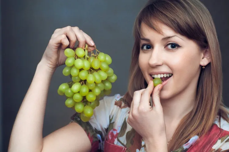 beneficios de la uva de hierro curar prevenir la anemia combatir la fatiga