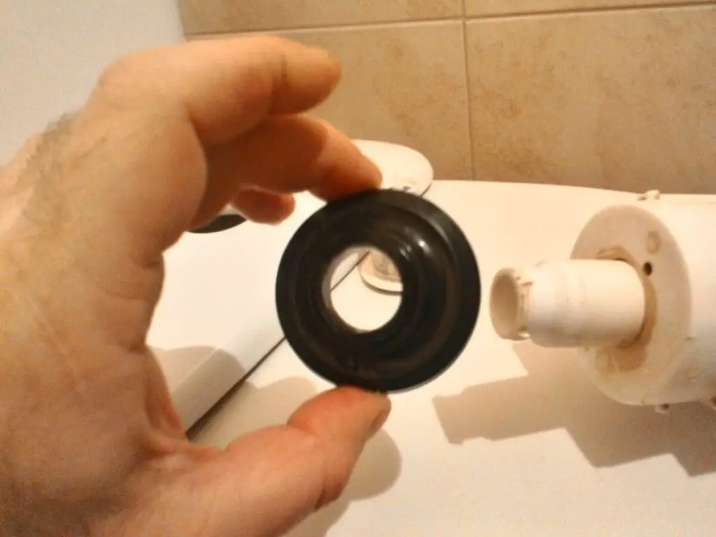 Cómo quitar el círculo negro alrededor de la base de los grifos o inodoro – Mis Consejos Jardinería