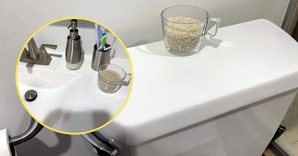 El truco del vaso de arroz en el baño es la solución definitiva a un problema muy habitual – Mis Consejos Jardinería