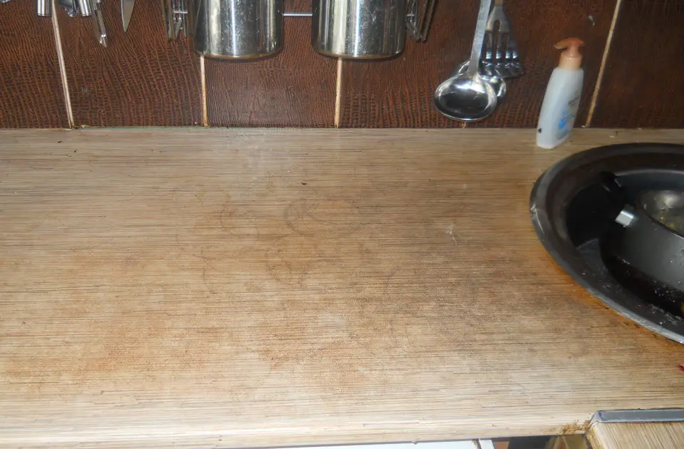 Método sencillo y eficaz para limpiar una encimera de laminado – Mis Consejos Jardinería