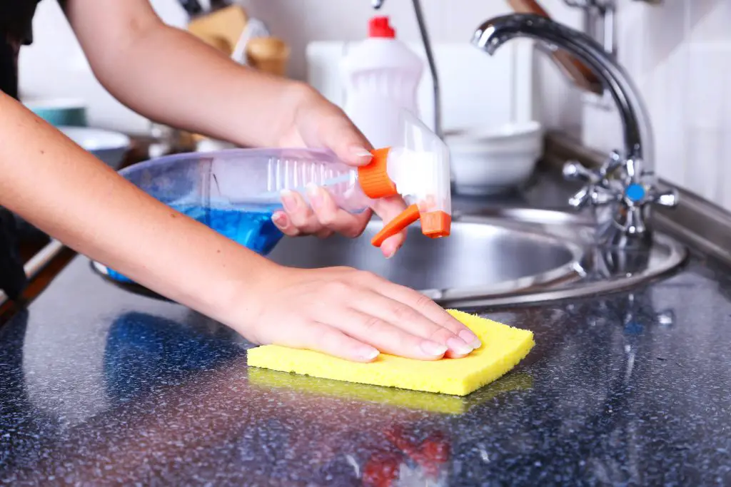 ¿Cómo desengrasar muebles de cocina de vapores de aceite o salpicaduras? – Mis Consejos Jardinería